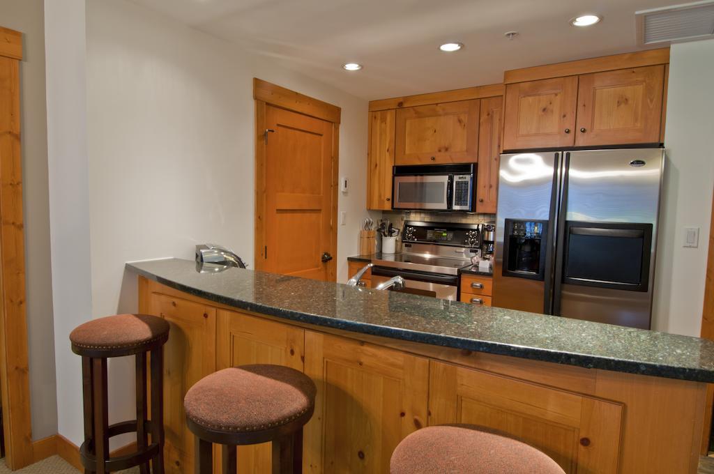 Lodging Ovations Whistler Exterior foto