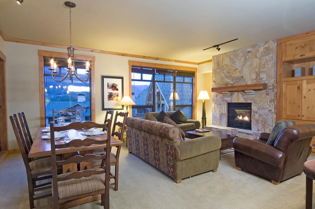 Lodging Ovations Whistler Exterior foto